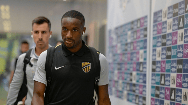 ديربي الاتحاد والأهلي.. "مستر أسيست" يواصل تقديم الهدايا