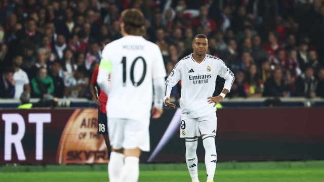 زلزال يضرب غرفة ملابس ريال مدريد وتصرف غريب من بيريز