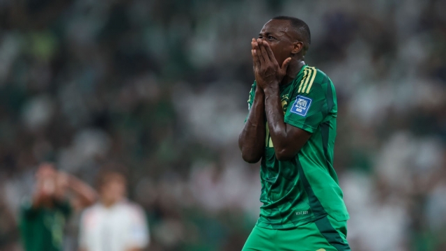 سعود عبد الحميد.. هل يُنقذ مدرب السعودية السابق مسيرته؟