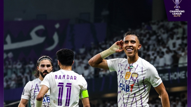 سفيان رحيمي يُحطم رقمًا تاريخيًا في مواجهات العين والهلال