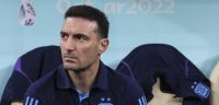 سكالوني يرشح نجم أرجنتيني لحصد الكرة الذهبية