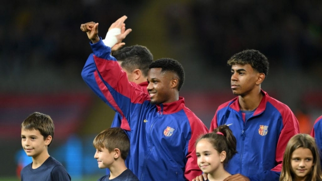 سيناريو مثير يصدم موهبة ميلان ويحتفظ لنجم برشلونة برقم قياسي