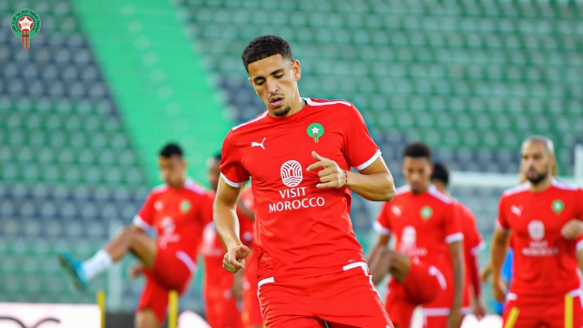 صراع إسباني إيطالي للتعاقد مع مدافع المنتخب المغربي