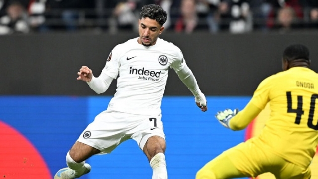 عمر مرموش يواصل تألقه ويقود فرانكفورت للفوز باليوروباليغ