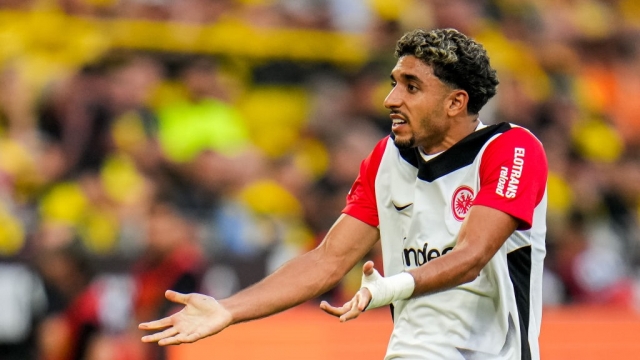 عملاق إنجليزي يلاحق المصري عمر مرموش