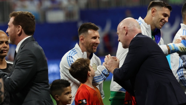 كأس العالم للأندية.. إنفانتينو يعلن خبرًا سارًا لليونيل ميسي