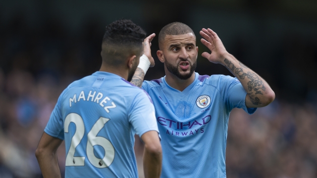 كايل ووكر يقرر مزاملة رياض محرز في السعودية لإنقاذ زواجه!