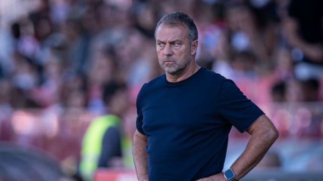 كيف ابتكر هانز فليك توليفة خط هجوم برشلونة الفتاكة؟