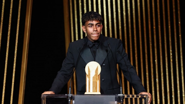 لامين يامال يفوز بجائزة "كوبا" لأفضل لاعب شاب في العالم