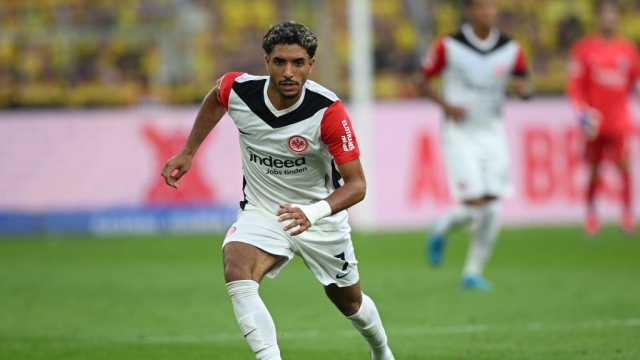ليفربول يجهز عرضًا ضخمًا لضم عمر مرموش