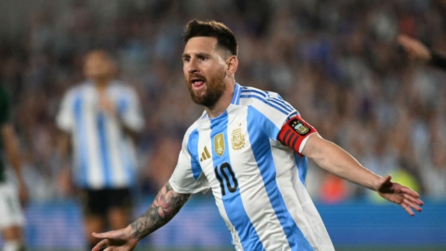 ليونيل ميسي يرفض الاعتزال ويعادل رقم رونالدو القياسي
