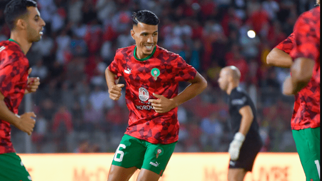 مدافع الوداد يتحدى صافرات الاستهجان مع منتخب المغرب