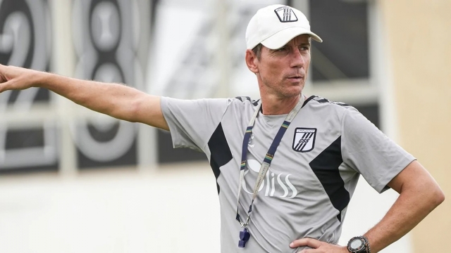 مطالب جماهيرية بإقالة مدرب الصفاقسي ألكسندر سانتوس