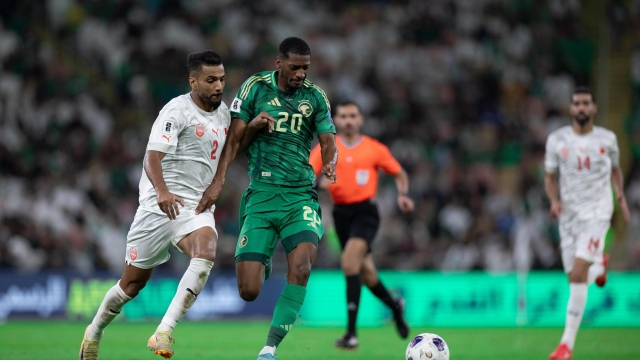 منتخب السعودية يتعثر ضد البحرين "المنقوصة عدديًا"