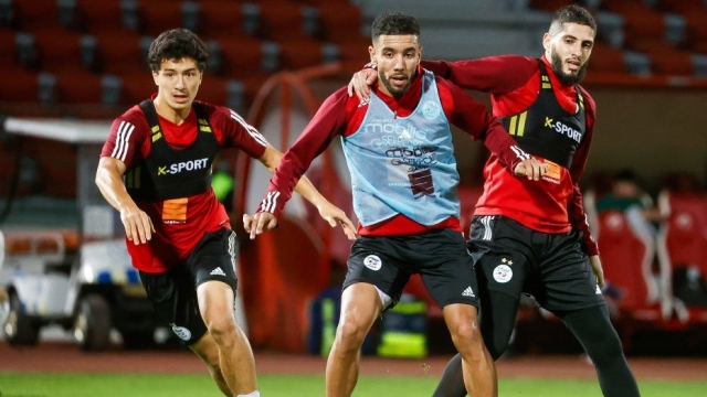 نجوم الجزائر يحتفلون على طريقة ليونيل ميسي ومنتخب الأرجنتين