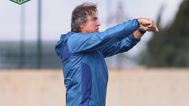 نظام صارم وتهديد بالعقوبات.. مدرب الرجاء يفرض أسلوبه