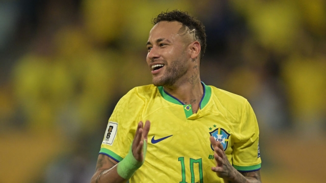 نيمار ينهي مسيرة لاعب أفريقي بأسوأ طريقة ممكنة!