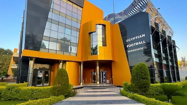 الاتحاد المصري لكرة القدم يعلن إقالة لجنة الحكام