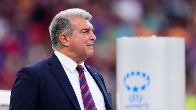 برشلونة يواجه 4 قضايا معقدة تثير قلق الإدارة