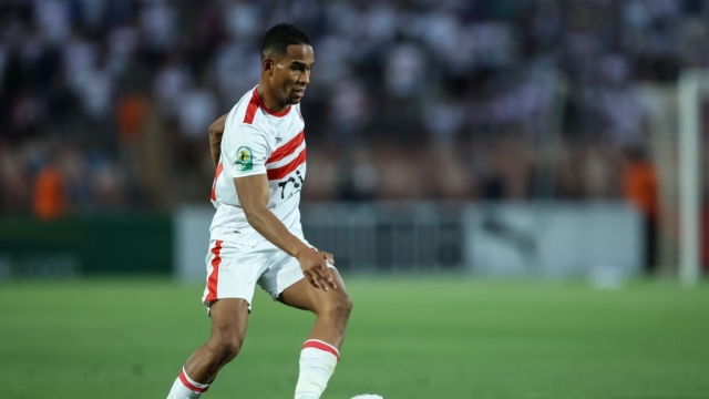 سيف الدين الجزيري خارج مباراة الزمالك وسموحة واللاعب غاضب