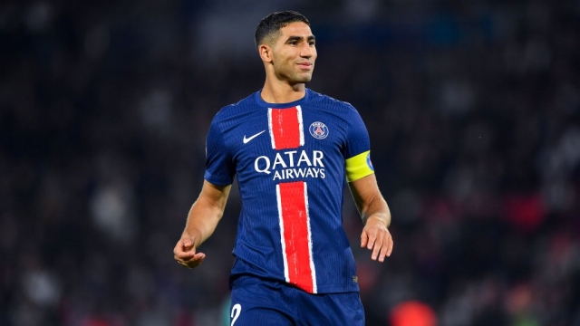 عرض بـ100 مليون يورو يهدد مستقبل حكيمي مع باريس سان جيرمان!