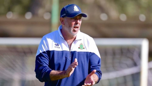 عند عزف النشيد التونسي.. لقطة النابي بالعكاز تثير الإعجاب