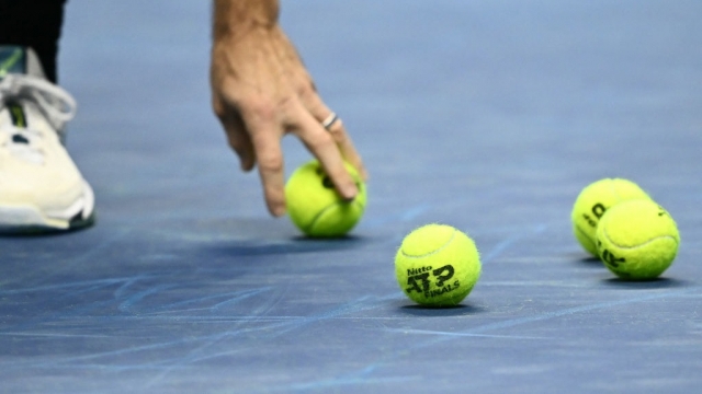 لاعبو التنس المحترفون يتذمرون من الكرات.. ما القصة؟