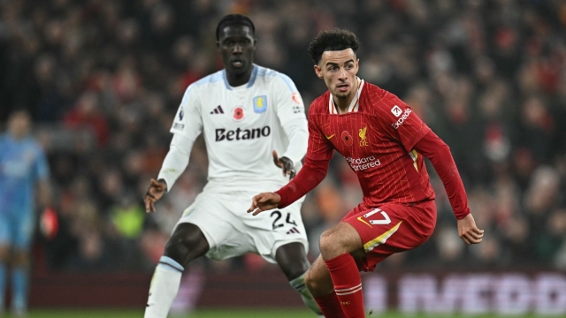 ليفربول يهزم أستون فيلا ويُحكم قبضته على صدارة البريميرليغ