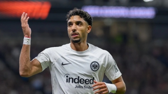 منافسًا ليفربول.. رادار مانشستر سيتي يرصد عمر مرموش